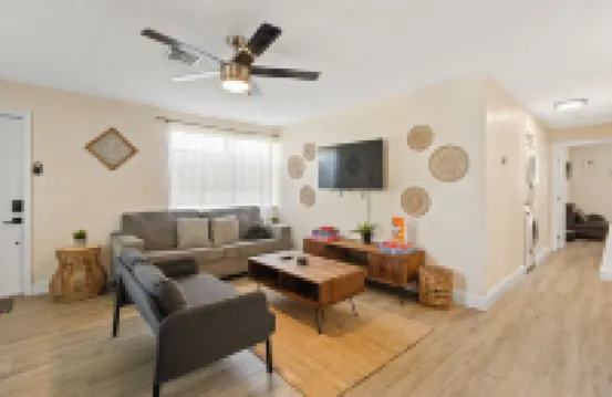 Walkable Gem : Retro Arcades : Near Lauderdale-by-The-Sea Hotels in Oakland Park