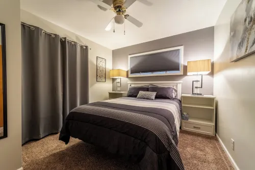 Large groups, family and friends.  6 BR, 2.5 Bathrooms, Great Outdoor space