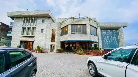 Hotel Natraj Rishikesh Отели рядом с достопримечательностью «Triveni Ghat»