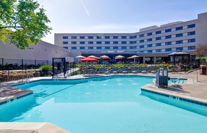 DoubleTree by Hilton Pleasanton at the Club