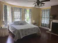 Beautiful, Spacious Historic Victorian Near Ski Liberty