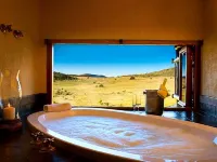 Tshukudu Bush Lodge - Parking