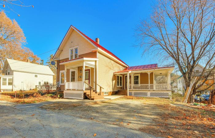 18 Mi to Skiing: Colorful Home in Springfield!