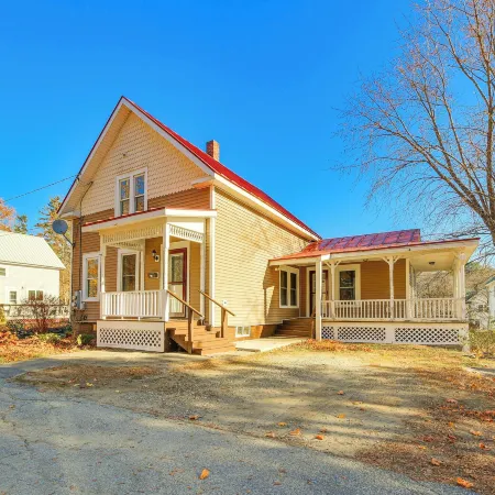 18 Mi to Skiing: Colorful Home in Springfield!