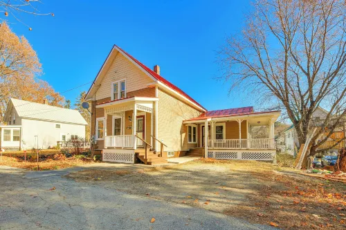 18 Mi to Skiing: Colorful Home in Springfield! - Wifi