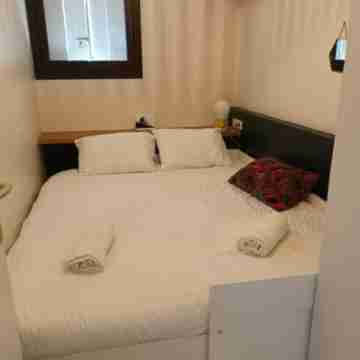 T3 center near beach with private parking Rooms