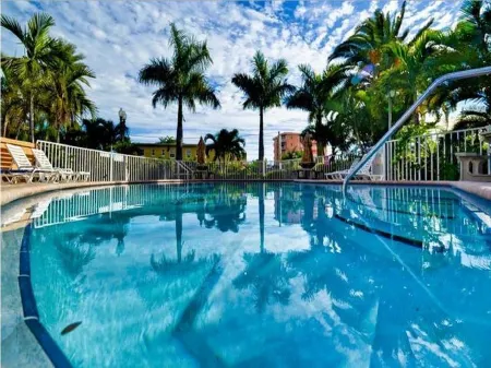 Bayside Inn and Marina Отели в г. Треже Айленд