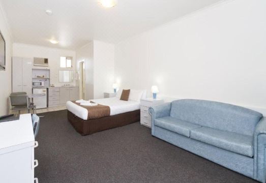 캐럼 다운즈 홀리데이 파크 앤드 캐럼 다운즈 모텔