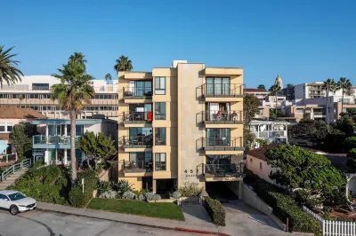 Oceanfront in la Jolla Steps to Beach Shops Dining Dawn Patrol by AvantStay