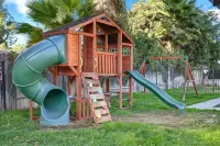 5BR Fun Haven: Pool, Mini Golf, Movie, Gameroom