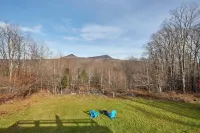 Catskills Cottage w/ Deck, 7 Mi to Hunter Mtn - Pet friendly