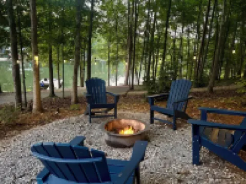 Blue Heron Guest House on Lake Harding Hot Tub & Kayaks