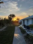 Wonderful 2 Bedroom 2 Bath Ocean Villa just quick walk from Treasure Cay Beach!  호텔