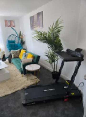 Luxury stylish Charming City Apartment with Private Entrance in Wolverhampton