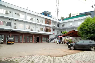 Kalyan Tourist Home Hotels near Tipu Sultan Fort