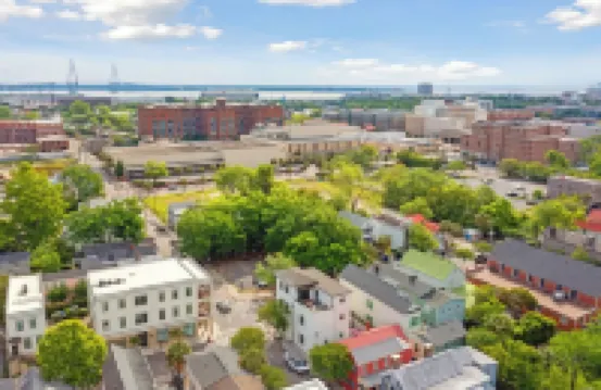 THE DELPHINE Luxury Downtown Charleston Villa, 1 Block to King + Private Pool