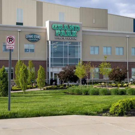 Rest & Rally Retreat – Your Game Day Getaway Just 5 Minutes from Grand Park!