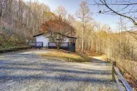 Pet-Friendly Spruce Pine Cabin w/ Private Fire Pit - Homestays
