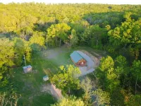 Cozy cabin retreat close to kayaking and hiking trails. Hotels in Ozark County