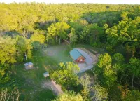 Cozy cabin retreat close to kayaking and hiking trails.