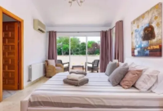 Beautiful Villa set in a quiet cul-de-sac close to all amenities