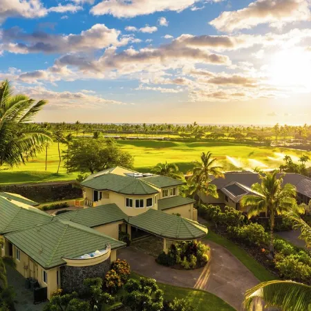 Grand Hawaiian Retreat–Volcano & Golf Course Views, Beach Club, Pool, Golf Carts