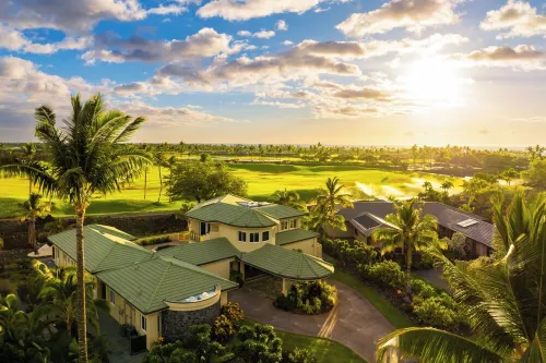 Grand Hawaiian Retreat–Volcano & Golf Course Views, Beach Club, Pool, Golf Carts