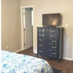 Upscale Bungalow walk less than a mile from downtown Hendersonville