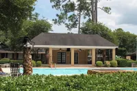 Merry Acres Inn - Pools