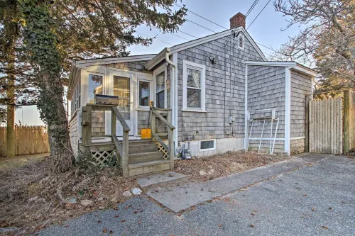 Steps to Cape Cod Canal Pet-Friendly Home - parking