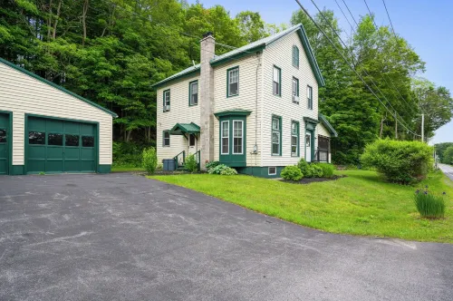 Victorian Lakehouse with private beach