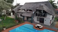 Golden Casa - Pools