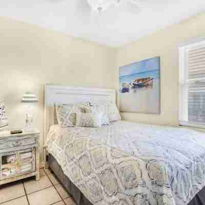 Sunrise Village 215- 2BR 1BA Gulf Front Sleep 6 Rooms