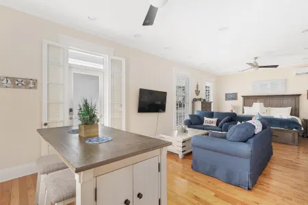 Huge Studio on State St. Bristol - On parade route