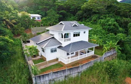 Family Villa-10 minutes to the beach Hotels in Au Cap