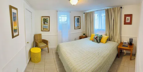 Charming 2-bedroom apartment in fabulous Virginia Beach with WiFi, AC