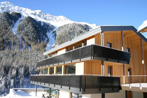 Rumwaldhof Edelweiss 82-m² apartment with unique view of Ortles Hotels in Stilfs