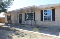 3-bedroom home in Lawton near Ft Sill with large yard, pool and Chefs kitchen - 4-Star