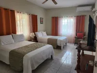 Green Creek Oasis 5-bed, sleep 12, Villa with AC, WiFi, Pool and Beach