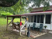 Charming 3-bedroom farmhouse with 2 full baths in a quiet country setting. Hotels in Giles County