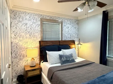 Charming 2-bedroom house with Laundry in lovely Baton Rouge