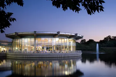 DoubleTree Suites by Hilton & Conference Center Chicago - Downers Grove  호텔