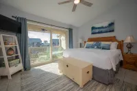 Seaside Cottage with water views! فنادق في روكبورت
