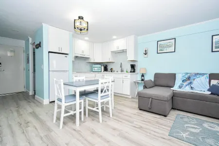 Charming Mermaid Condo  228 in Peaceful Cedar Key