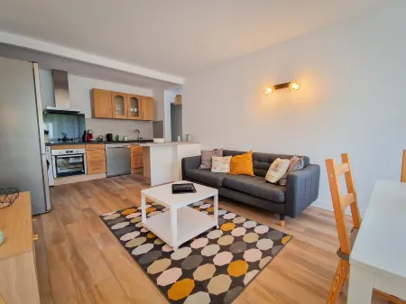 Charming rooms in shared flat Cergy center Отели рядом с достопримечательностью «Высшая школа экономических и коммерческих наук»