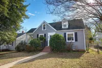 Charming 3 Bed Cape Cod in Richmond close to hospitals, restaurants and more. 루이스 진터 보태니컬 가든 주변 호텔