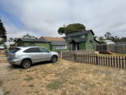Cambria Cute Cottage with Private Deck