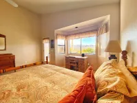 Views, views, views! Spacious home with Red Rock & Sunset Views. Near the river! Hotels in Clarkdale