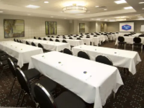 ハンプトン イン バイ ヒルトン ブランプトン トロント ブランプトンのホテル