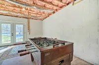 Berkeley Springs Vacation Home w/ Fire Pit! - Wifi